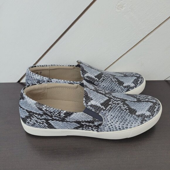 NEW Naturalizer Womens 10M Marianne Blue Snake Slip-On Sneakers  12PT - Picture 1 of 7